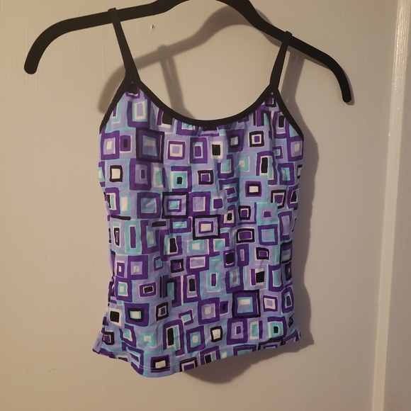 Workout top - Picture 1 of 2